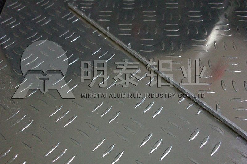 船用三条筋防滑绿巨人在线观看播放免费