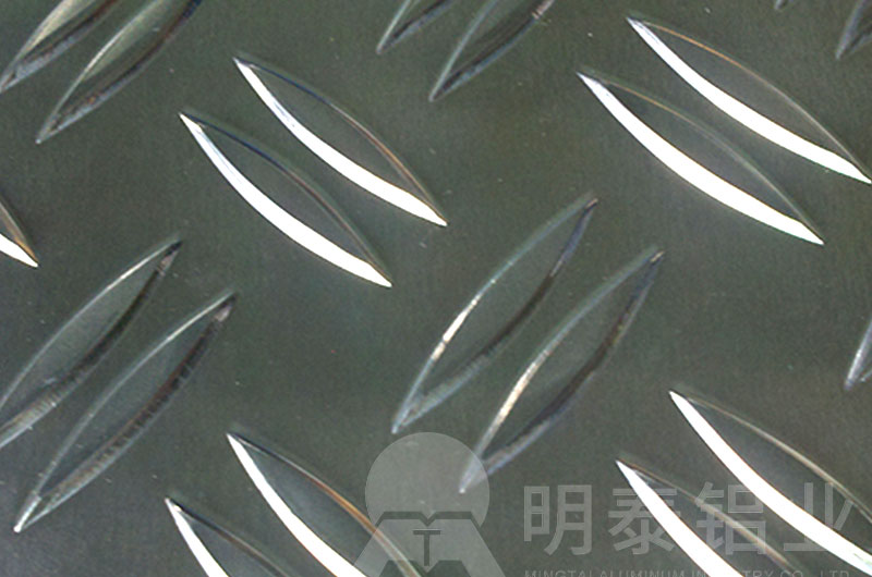 两条筋花纹绿巨人在线观看播放免费